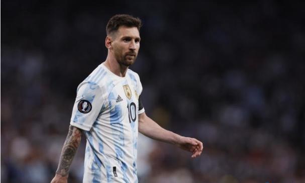 朱婷最后的换人指导实现了精神层面的彻底蜕变，众人倍感轻松都因有如定海神针般存在，正是这份坚定让球队实力得以充分展现